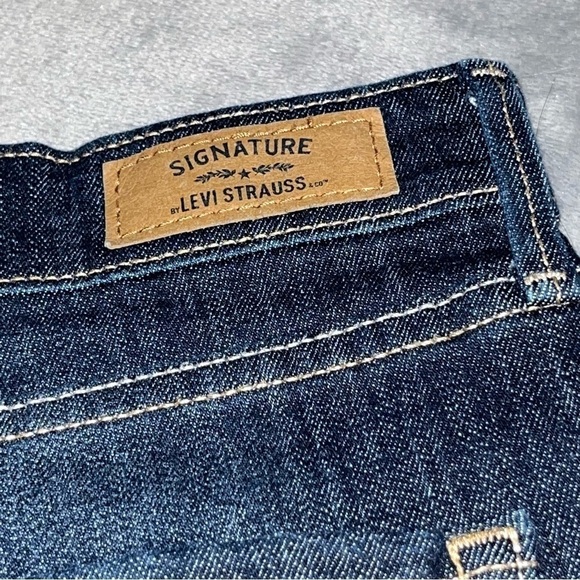 Signature by Levi Strauss High Rise Denim Jean Shorts Women’s Size 8 Waist 29 - Picture 13 of 13